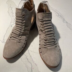 𝅺SAM EDELMAN Sz 9 Suede Crisscross  Cut Out Detail Buckles Stacked Heel Booties